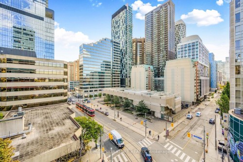 504-280 Dundas Street W, Toronto, ON - Outdoor With Facade