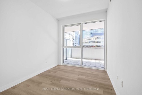504-280 Dundas Street W, Toronto, ON - Indoor Photo Showing Other Room