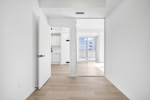 504-280 Dundas Street W, Toronto, ON - Indoor Photo Showing Other Room