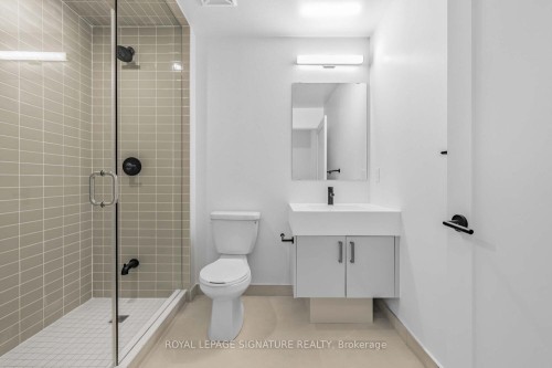 504-280 Dundas Street W, Toronto, ON - Indoor Photo Showing Bathroom