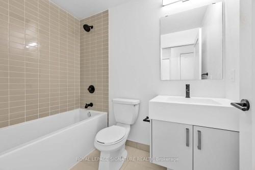504-280 Dundas Street W, Toronto, ON - Indoor Photo Showing Bathroom
