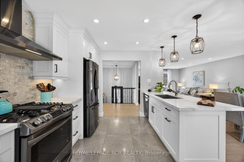 17 Arlow Road, Caledon, ON - Indoor Photo Showing Kitchen With Upgraded Kitchen