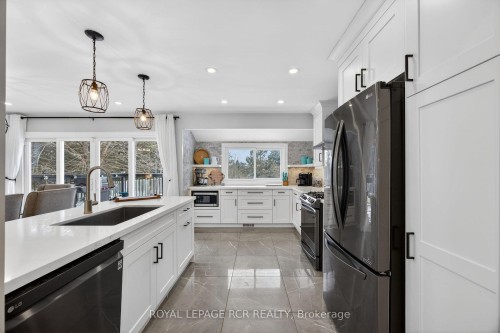 17 Arlow Road, Caledon, ON - Indoor Photo Showing Kitchen With Upgraded Kitchen