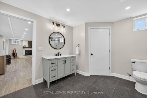 17 Arlow Road, Caledon, ON - Indoor Photo Showing Bathroom