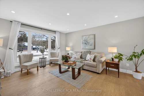 17 Arlow Road, Caledon, ON - Indoor Photo Showing Living Room