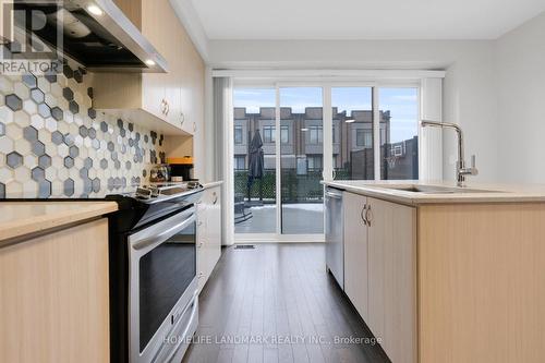 217 Salterton Circle, Vaughan, ON - Indoor Photo Showing Kitchen