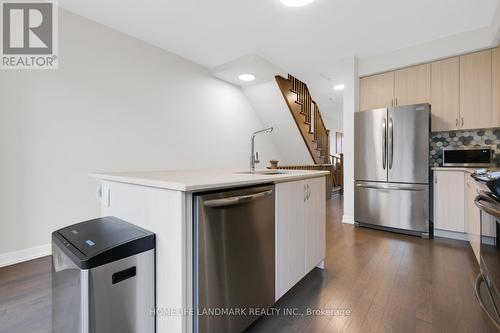 217 Salterton Circle, Vaughan, ON - Indoor Photo Showing Kitchen