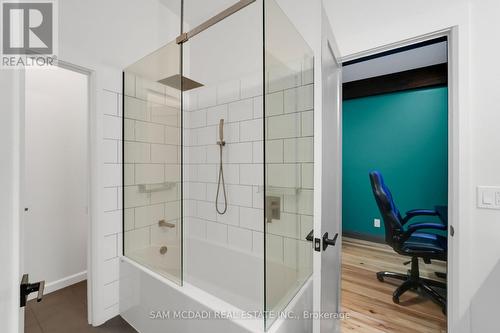 2084 Grand Boulevard, Burlington, ON - Indoor Photo Showing Bathroom