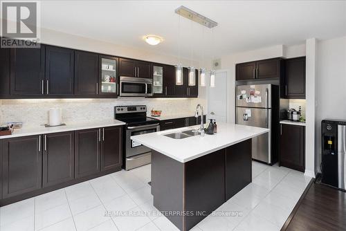 31 - 3002 Preserve Drive, Oakville, ON - Indoor Photo Showing Kitchen With Double Sink With Upgraded Kitchen