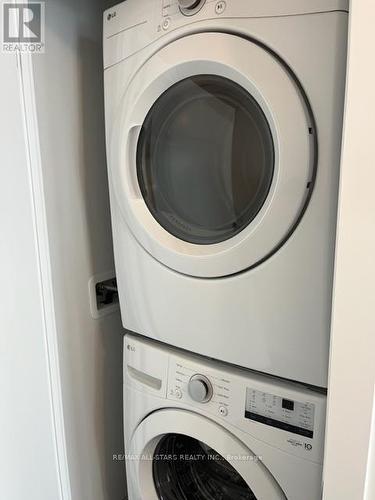 4004 - 430 Square One Drive W, Mississauga, ON - Indoor Photo Showing Laundry Room