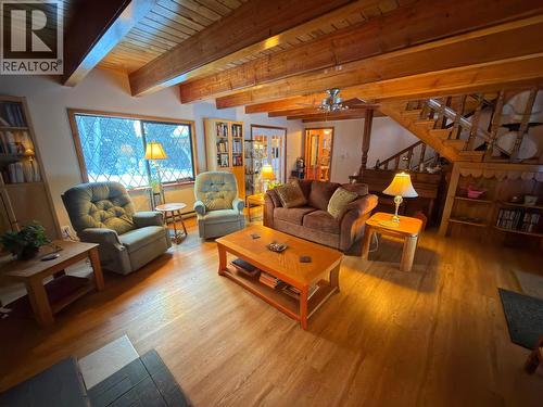 175 Link Lake Road, Princeton, BC - Indoor Photo Showing Living Room