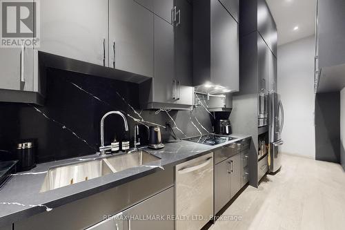 15 Eden Vale Drive, King, ON - Indoor Photo Showing Kitchen With Double Sink