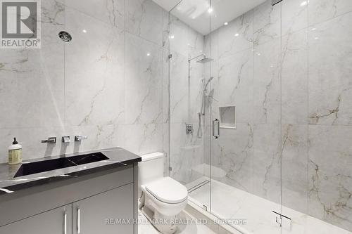 15 Eden Vale Drive, King, ON - Indoor Photo Showing Bathroom