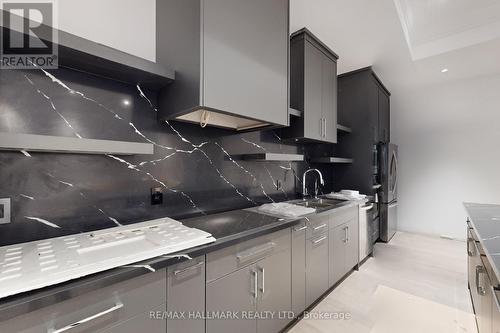 15 Eden Vale Drive, King, ON - Indoor Photo Showing Kitchen