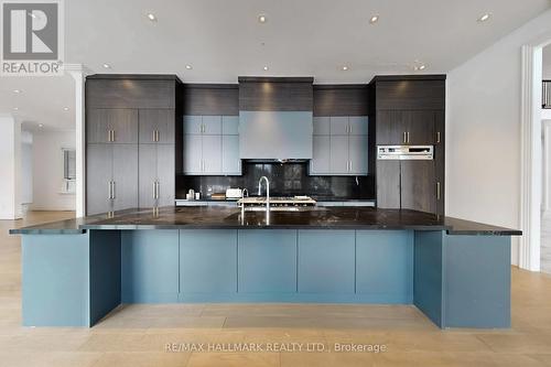 15 Eden Vale Drive, King, ON - Indoor Photo Showing Kitchen With Upgraded Kitchen