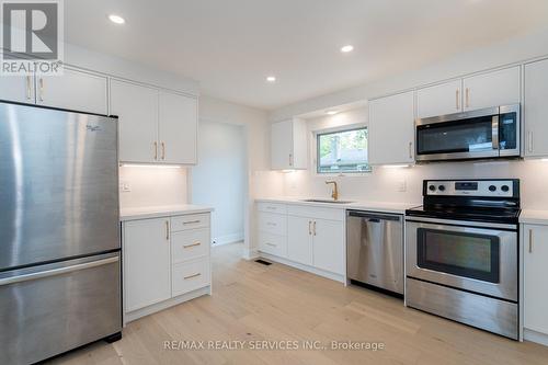 2296 Devon Road, Oakville, ON - Indoor Photo Showing Kitchen