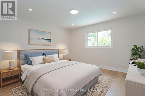 2296 Devon Road, Oakville, ON - Indoor Photo Showing Bedroom
