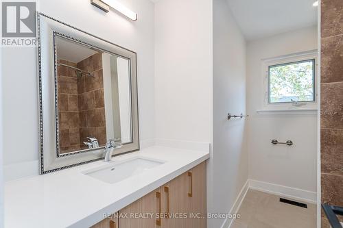 2296 Devon Road, Oakville, ON - Indoor Photo Showing Bathroom