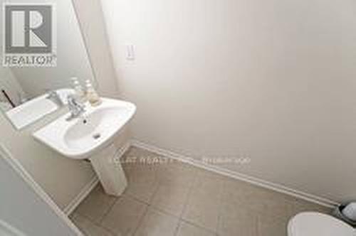 74 Munro Circle, Brantford, ON - Indoor Photo Showing Bathroom