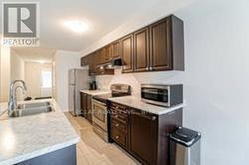 74 Munro Circle, Brantford, ON - Indoor Photo Showing Kitchen With Double Sink With Upgraded Kitchen