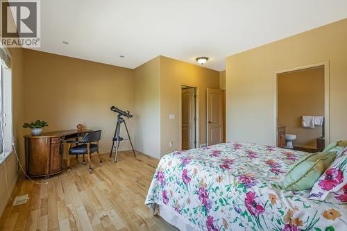 610 Arrowleaf Lane, Kelowna, BC - Indoor Photo Showing Bedroom