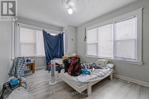 1026 Waterloo Street, London East (East B), ON - Indoor Photo Showing Bedroom