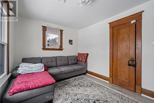 1026 Waterloo Street, London East (East B), ON - Indoor Photo Showing Living Room