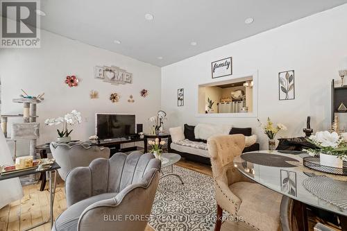 1026 Waterloo Street, London East (East B), ON - Indoor Photo Showing Living Room
