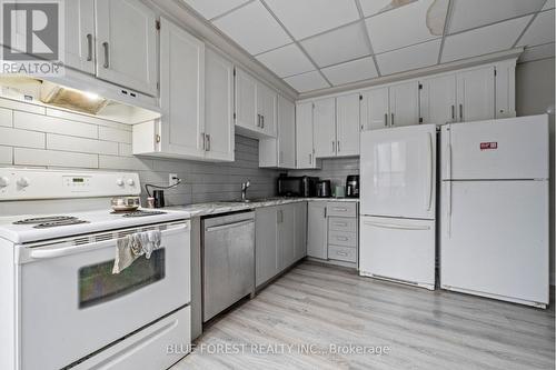 1026 Waterloo Street, London East (East B), ON - Indoor Photo Showing Kitchen