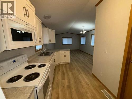 38-6263 Lund, Powell River, BC - Indoor Photo Showing Kitchen With Double Sink