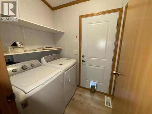 38-6263 Lund, Powell River, BC - Indoor Photo Showing Laundry Room