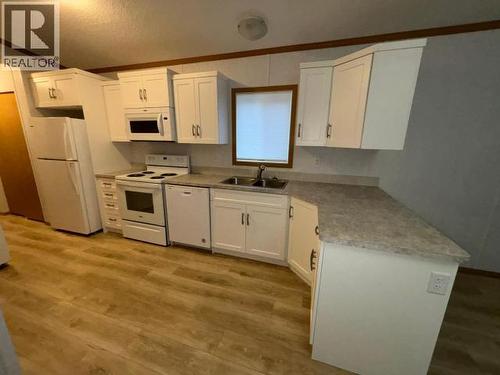 38-6263 Lund, Powell River, BC - Indoor Photo Showing Kitchen With Double Sink