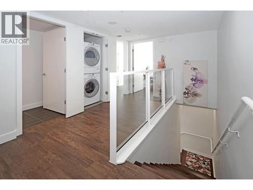 1045 Richards Street, Vancouver, BC - Indoor Photo Showing Laundry Room