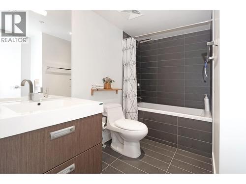 1045 Richards Street, Vancouver, BC - Indoor Photo Showing Bathroom