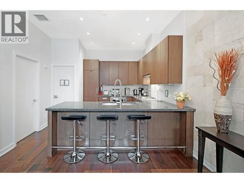1045 Richards Street, Vancouver, BC - Indoor Photo Showing Kitchen