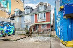 811 BLOOR STREET W  Toronto, ON M6G 1L8