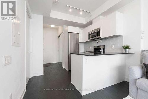 #1808 - 57 St Joseph Street, Toronto, ON - Indoor Photo Showing Kitchen