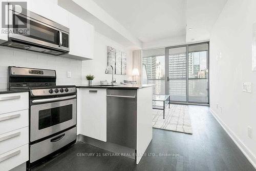 #1808 - 57 St Joseph Street, Toronto, ON - Indoor Photo Showing Kitchen