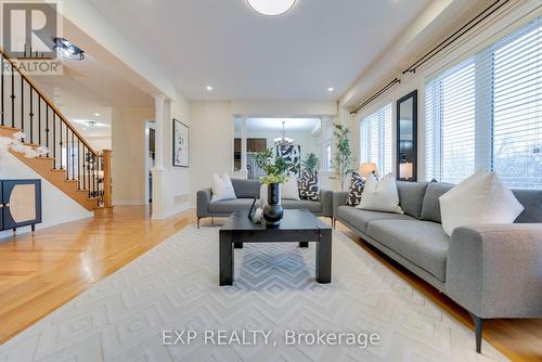 42 Arrowpoint Drive, Brampton, ON - Indoor Photo Showing Living Room