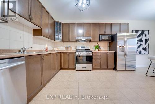 42 Arrowpoint Drive, Brampton, ON - Indoor Photo Showing Kitchen