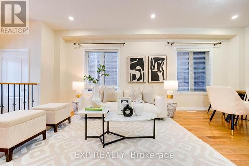 42 Arrowpoint Drive, Brampton, ON - Indoor Photo Showing Living Room