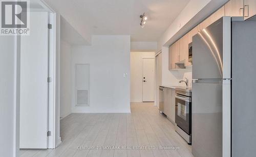 #411 - 556 Marlee Avenue, Toronto, ON - Indoor Photo Showing Kitchen
