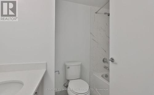#411 - 556 Marlee Avenue, Toronto, ON - Indoor Photo Showing Bathroom