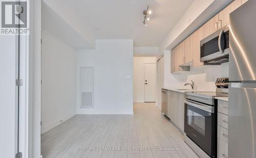 #411 - 556 Marlee Avenue, Toronto, ON - Indoor Photo Showing Kitchen
