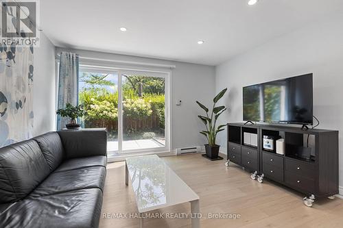 130 - 3040 Constitution Boulevard, Mississauga, ON - Indoor Photo Showing Living Room