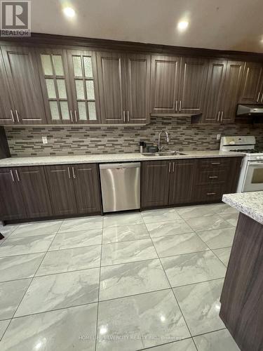 7214 Sigsbee Drive, Mississauga, ON - Indoor Photo Showing Kitchen With Double Sink With Upgraded Kitchen