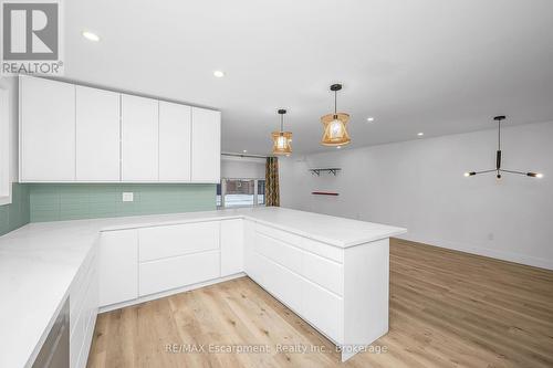 3346 Hannibal Road, Burlington (Palmer), ON - Indoor Photo Showing Kitchen