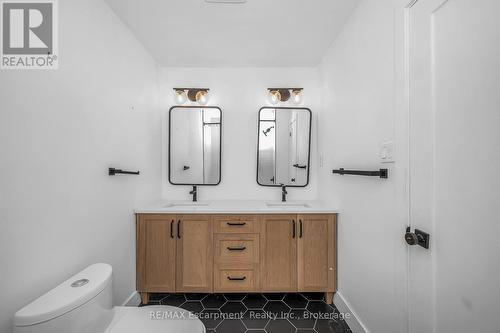 3346 Hannibal Road, Burlington (Palmer), ON - Indoor Photo Showing Bathroom