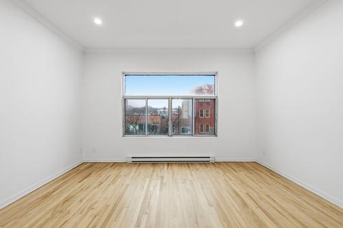 Salon - 5-5625 Av. Du Parc, Montréal (Le Plateau-Mont-Royal), QC - Indoor Photo Showing Other Room