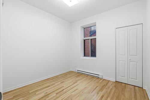 Bedroom - 7-5625 Av. Du Parc, Montréal (Le Plateau-Mont-Royal), QC - Indoor Photo Showing Other Room